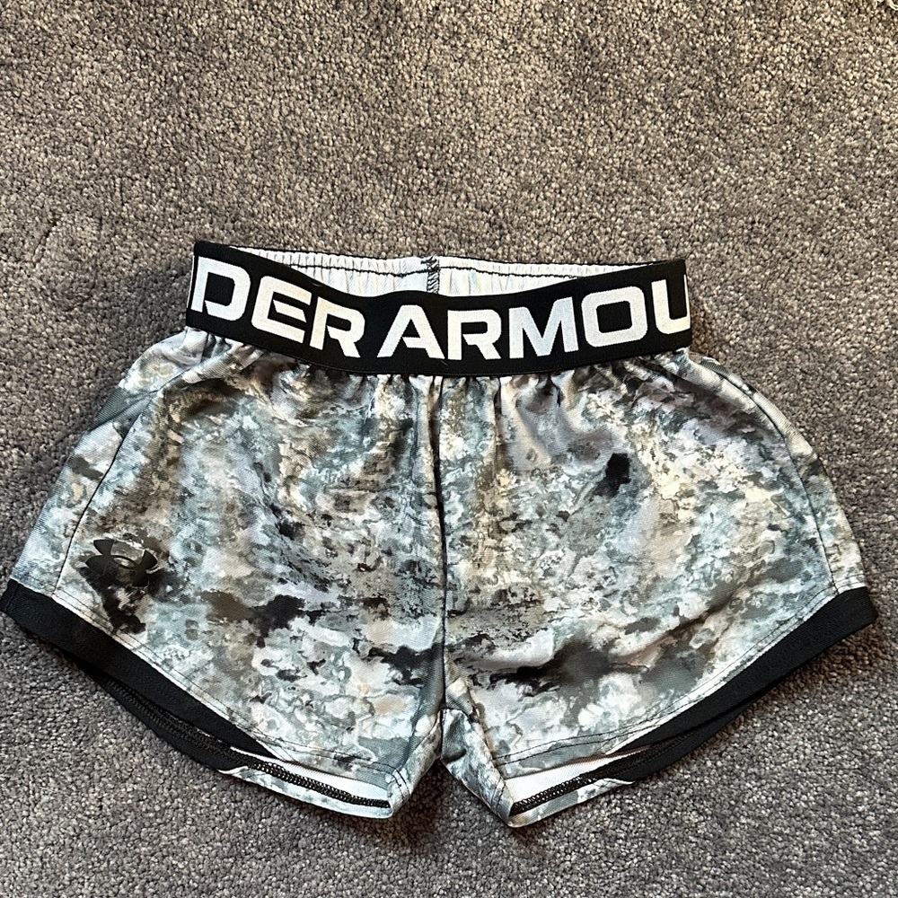 Under Armour Girls Gray Camo Shorts